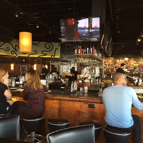Foto diambil di Bar Louie oleh June E. pada 3/26/2015
