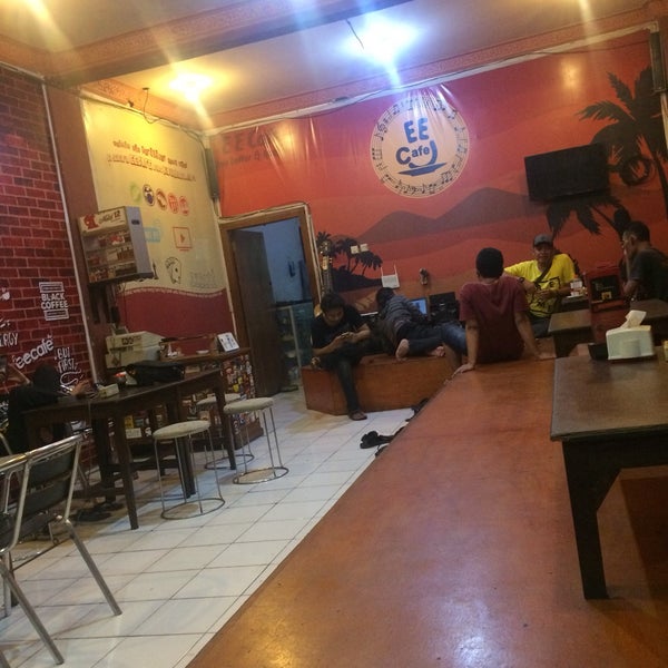 кафе патрисианна. 80ee cafe. кафе 80-х в сша. ресторан прага восьмидесятые. арнасой кафе.