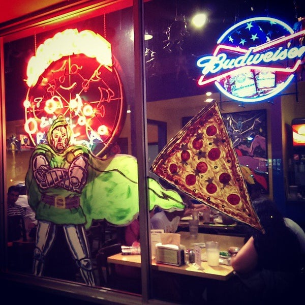 Foto scattata a Savage Pizza da Griffin C. il 4/27/2013