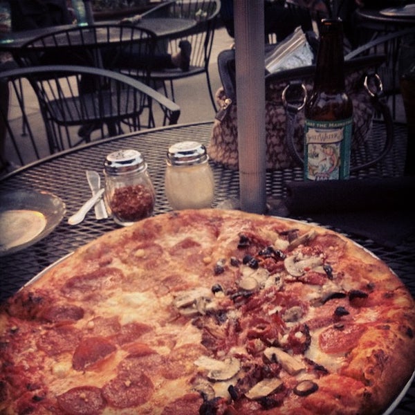 Foto tirada no(a) ParQ Pizza + Bar por Griffin C. em 4/2/2013