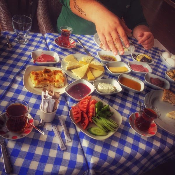 รูปภาพถ่ายที่ Trilyalı Otel โดย Ömür G. เมื่อ 10/15/2016