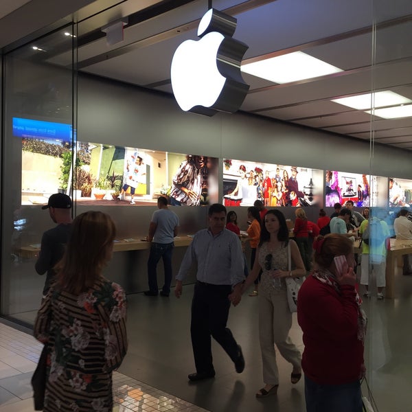 Apple Store at Florida's Aventura Mall Opened today with first-of-its-kind  Amphitheater for Today at Apple Sessions - Patently Apple