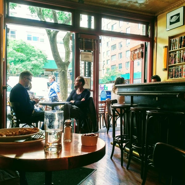 9/13/2019 tarihinde Valerie S.ziyaretçi tarafından Bar Six'de çekilen fotoğraf
