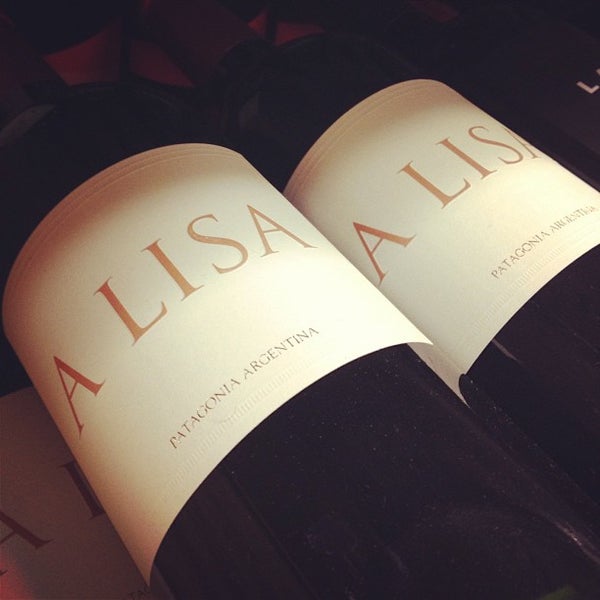 Foto scattata a Wine Anthology da Alisa V. il 6/5/2013