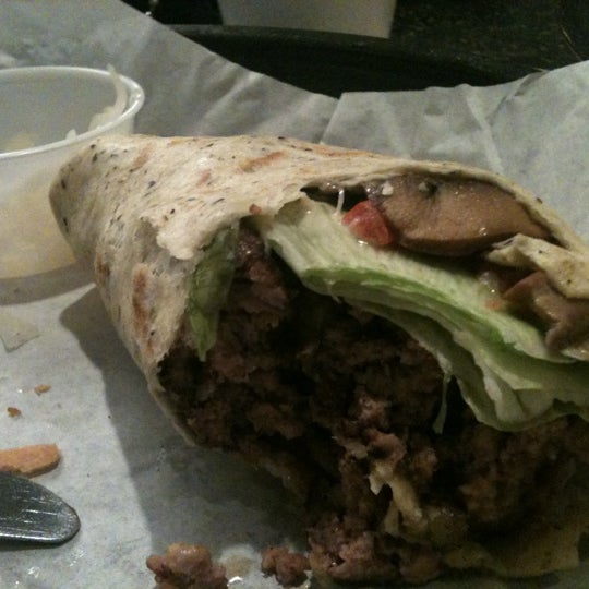 Foto diambil di Dave &amp; Tony&#39;s Premium Burger Joint oleh Marco E. pada 10/28/2012