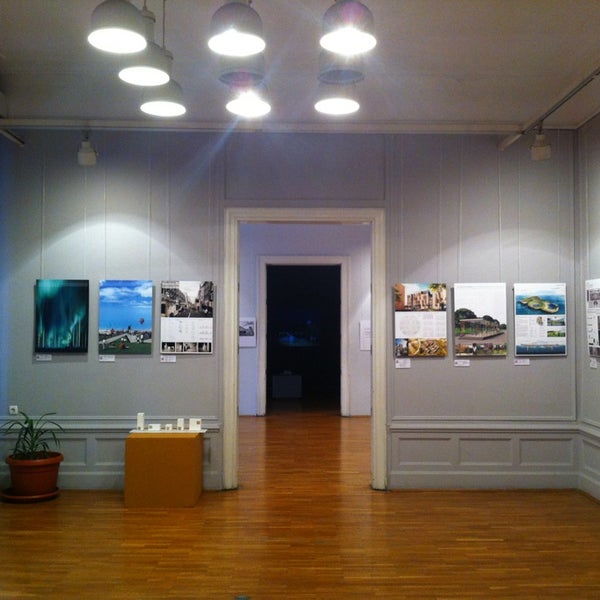 รูปภาพถ่ายที่ Muzej primenjene umetnosti โดย Jovana R. เมื่อ 4/2/2013