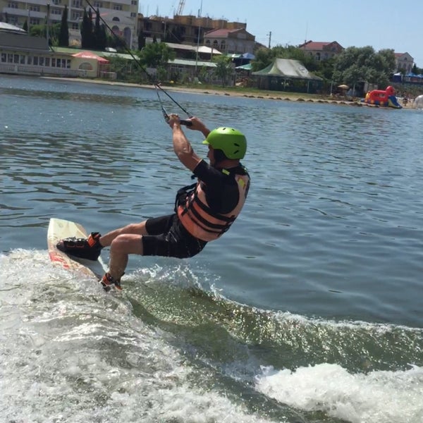 Вейкборд катерный мужской o'brien clutch. Вейкборд девушки. Wake de. Вейк парк фото. Wakeboard бали.