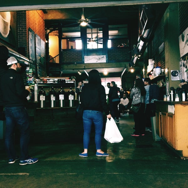 3/5/2017 tarihinde Leslie M.ziyaretçi tarafından City Market Coffee Roasters'de çekilen fotoğraf