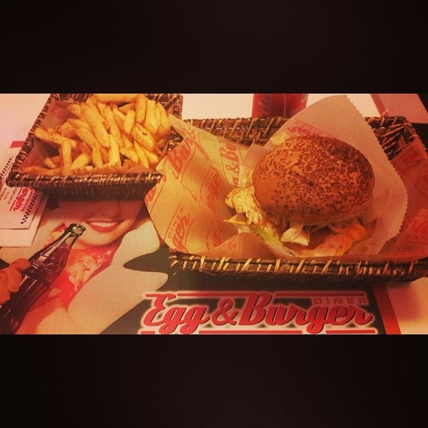 Снимок сделан в Egg &amp; Burger пользователем Derya G. 1/19/2014