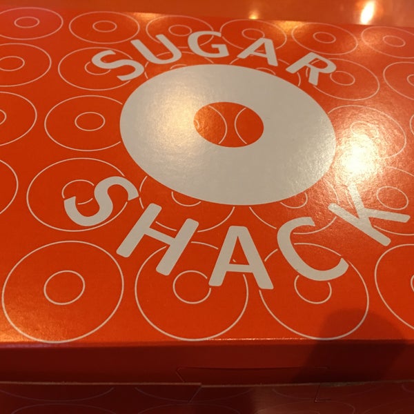 5/17/2018 tarihinde Ellenziyaretçi tarafından Sugar Shack Donuts &amp; Coffee'de çekilen fotoğraf