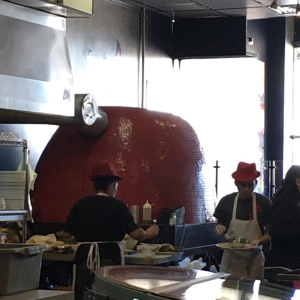 3/3/2018 tarihinde Ellenziyaretçi tarafından Pupatella Neapolitan Pizza'de çekilen fotoğraf