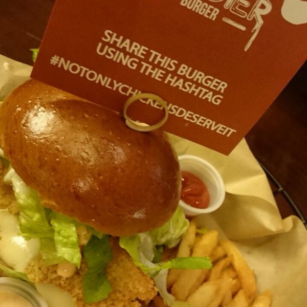 1/11/2015에 Yahira M.님이 Mustard&#39;s Burger Shop &amp; Grill에서 찍은 사진