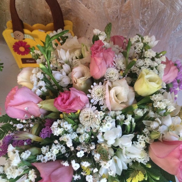 Витрина цветочного магазина. Цветочная 3а. Шогенова 3 цветы. Цветы мечта флориста. Мастерская стильных букетов на солдатской.