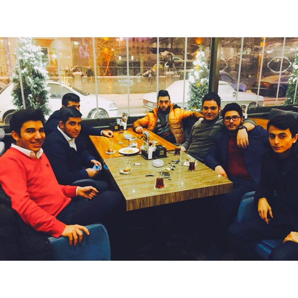 Foto diambil di Perlaa Bistro Pochi oleh Kürşat G. pada 12/31/2015