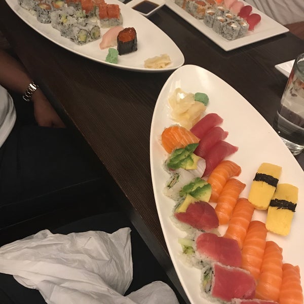 Foto tirada no(a) Sushi Para 88 por Bianca H. em 7/25/2017