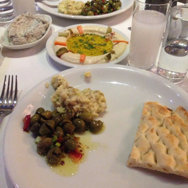 Снимок сделан в Antakya Restaurant пользователем Seher U. 2/11/2017
