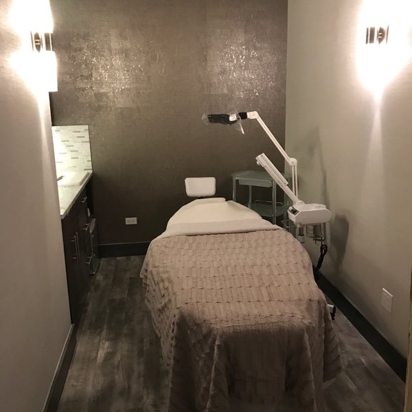 2/22/2017 tarihinde Joe C.ziyaretçi tarafından Revive Massage Therapy and Spa'de çekilen fotoğraf