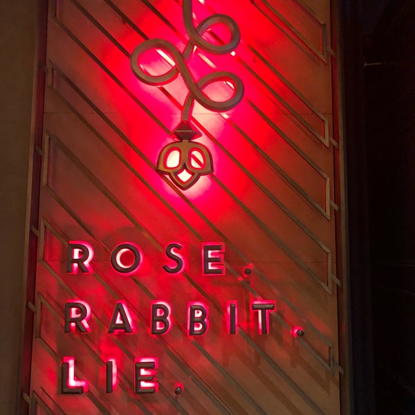 Снимок сделан в Rose. Rabbit. Lie. пользователем Joe C. 11/30/2018