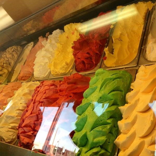 3/25/2013にLionel C.がMateo&#39;s Ice Cream &amp; Fruit Barsで撮った写真