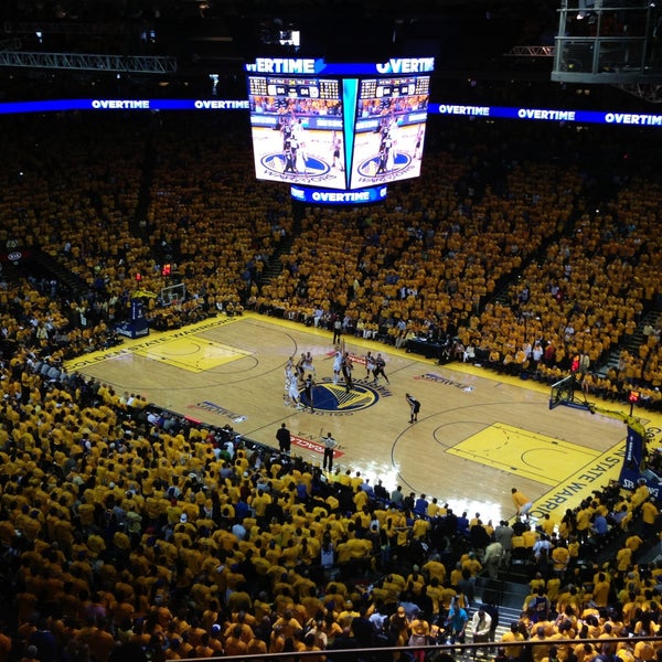 รูปภาพถ่ายที่ Oakland Arena โดย Lionel C. เมื่อ 5/13/2013