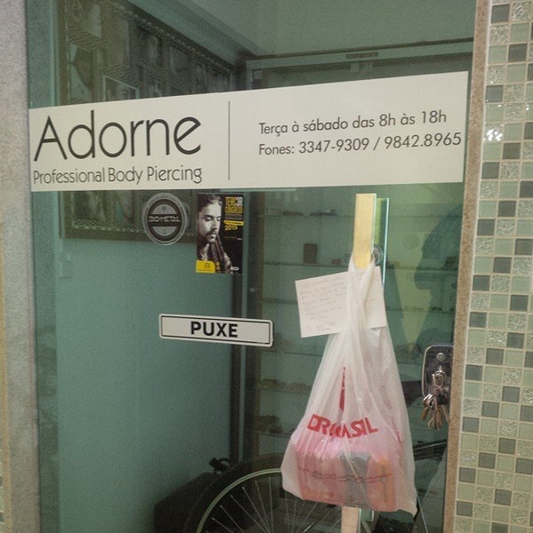 Foto tirada no(a) Adorne - Professional Body Piercing por Adorne Professional B. em 8/4/2015