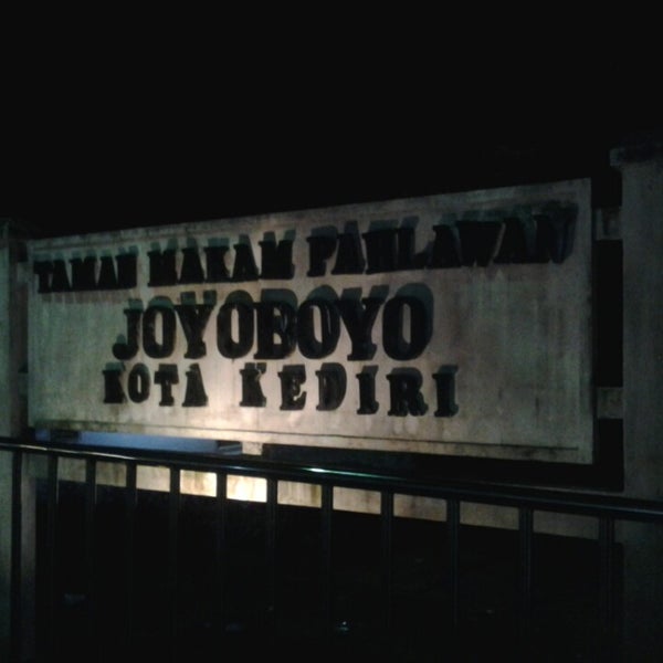 Taman Makam Pahlawan Joyoboyo Cemetery In Kediri