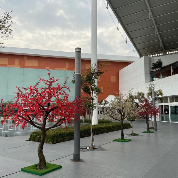 Foto diambil di Galerías Atizapán oleh Ale C. pada 12/21/2019