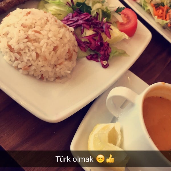 Foto diambil di Istanbul Restaurant Halal oleh Savaş E. pada 5/25/2016