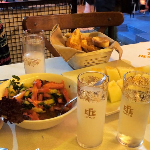 10/3/2022 tarihinde Pınar Y.ziyaretçi tarafından Sokak Restaurant Cengizin Yeri'de çekilen fotoğraf