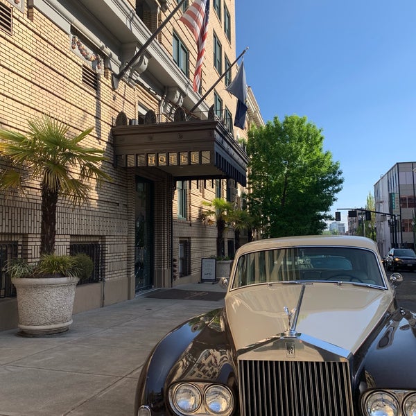 รูปภาพถ่ายที่ Hotel deLuxe โดย Sandy S. เมื่อ 5/7/2019