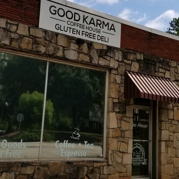 Photo prise au Good Karma Coffee House par Anita S. le6/21/2021