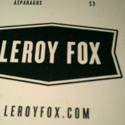 รูปภาพถ่ายที่ Leroy Fox โดย Bertha T. เมื่อ 10/12/2012