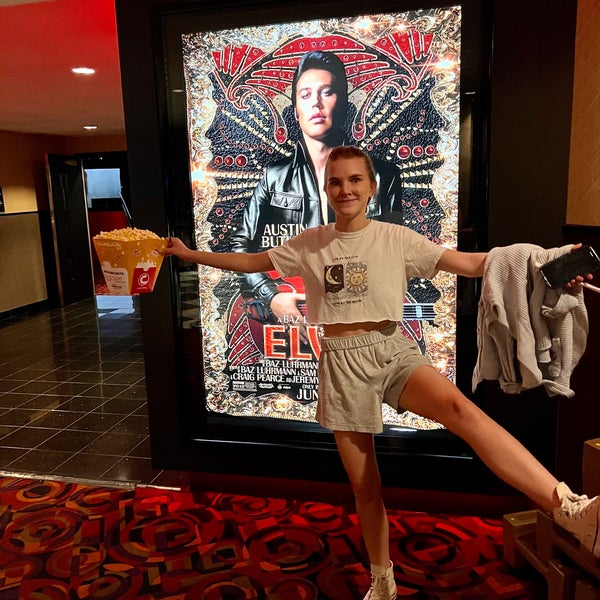 Tinseltown Movie Theater in Town Center