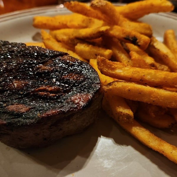 Foto scattata a Chuck&#39;s Steak House da Steve il 11/25/2023