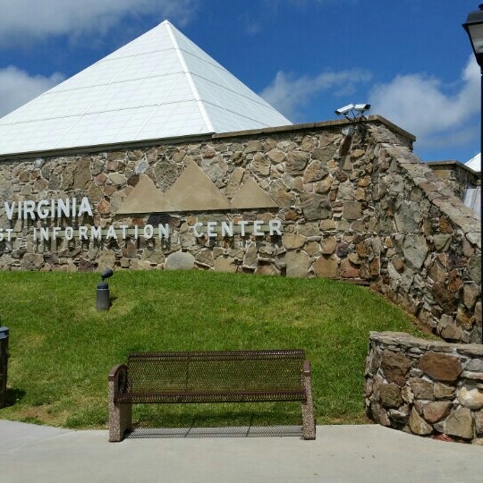 5/1/2016에 Steve님이 West Virginia Tourist Information Center에서 찍은 사진