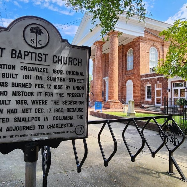Foto diambil di First Baptist Church oleh Steve pada 9/7/2023
