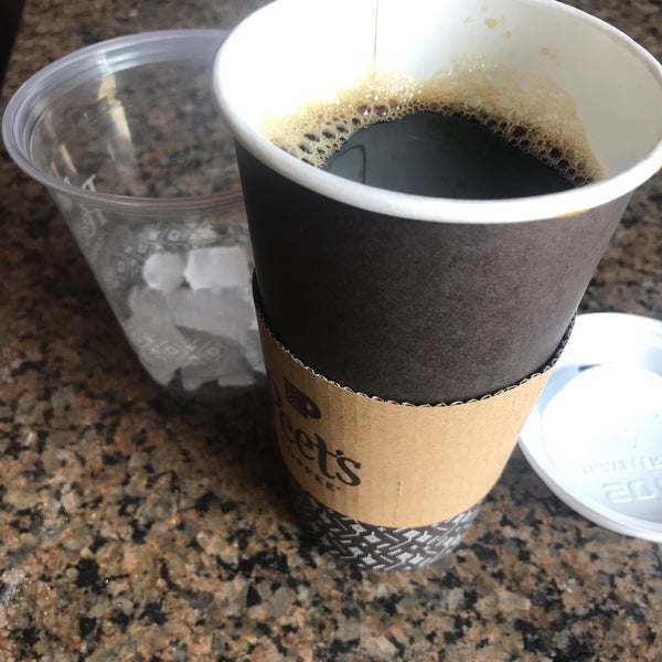 4/22/2018에 Lindsay L.님이 Peet&#39;s Coffee &amp; Tea에서 찍은 사진