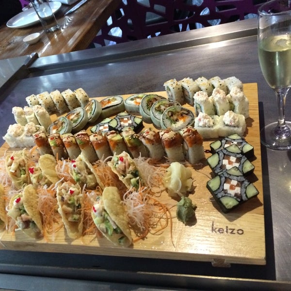 รูปภาพถ่ายที่ Keizo Teppan Sushi Bar โดย Monica H. เมื่อ 6/27/2014