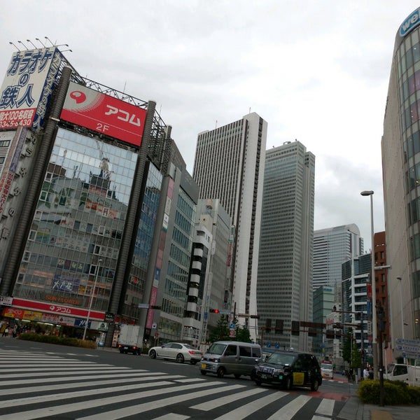 新宿大ガード西交差点 西新宿 2166人の訪問者 から 3個のtips 件