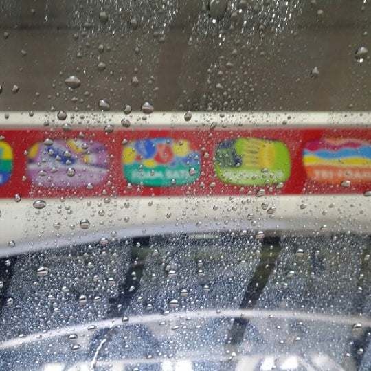 TopDog Carwash Car Wash and Detail in Littleton