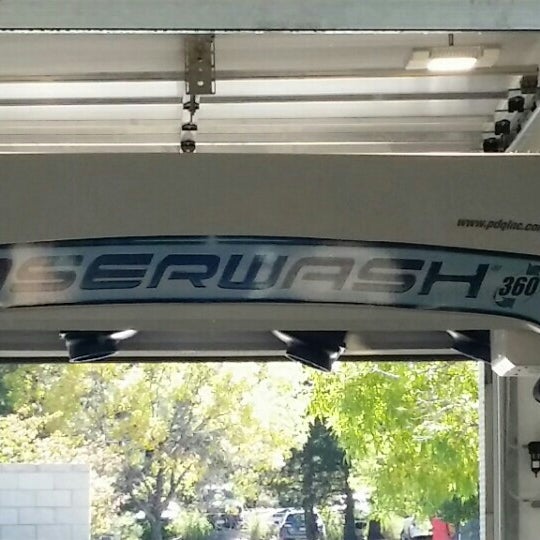 TopDog Carwash Car Wash and Detail in Littleton