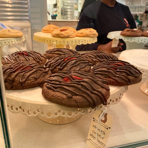 2/16/2020 tarihinde Mike C.ziyaretçi tarafından Milk Jar Cookies'de çekilen fotoğraf