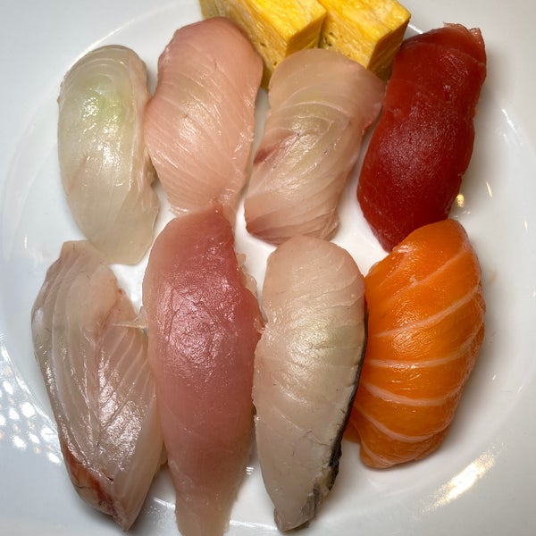 Foto tirada no(a) Sushi Nonaka por Mike C. em 2/4/2020