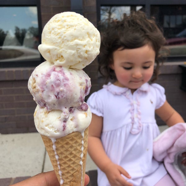 Foto tirada no(a) Jeni&#39;s Splendid Ice Creams por Mike C. em 4/3/2018