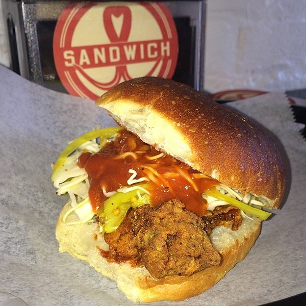 6/1/2014 tarihinde Mike C.ziyaretçi tarafından Meat Hook Sandwich'de çekilen fotoğraf