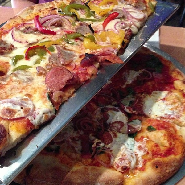 Foto diambil di Slyce Pizza Bar oleh Brian B. pada 9/2/2013