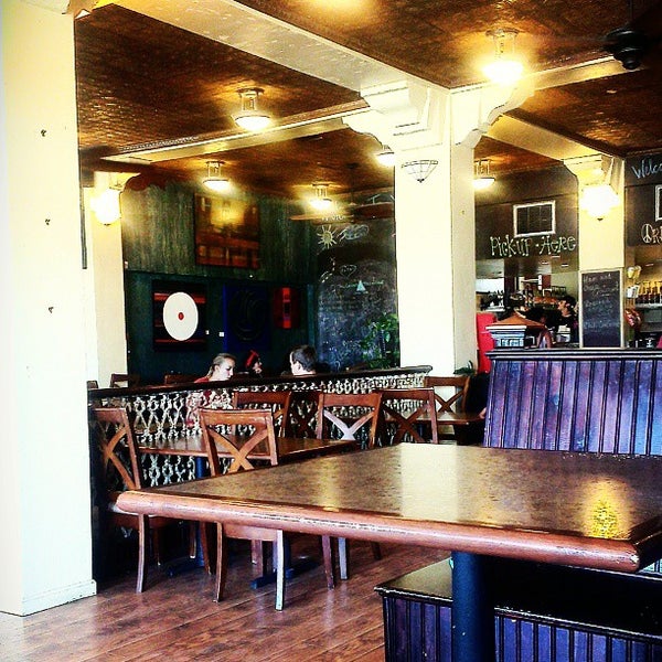 5/27/2013에 D M H.님이 Ma Rouge Coffee House에서 찍은 사진