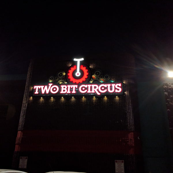 Foto diambil di Two Bit Circus oleh Phil pada 4/7/2019