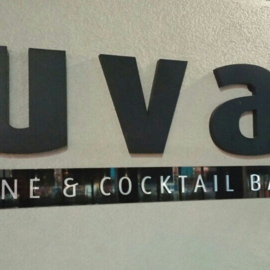 3/7/2016 tarihinde Philziyaretçi tarafından Uva Wine &amp; Cocktail Bar / Cibo Trattoria'de çekilen fotoğraf