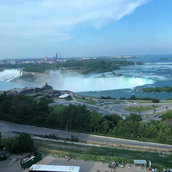 รูปภาพถ่ายที่ Niagara Falls Marriott on the Falls โดย Mike เมื่อ 6/30/2018
